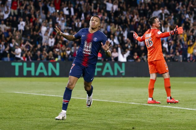 PARIS, FRANCE - APRIL 21: Kylian Mbappe #7 of Paris Saint-Germain celebrates his second goal of the Ligue 1 match between Paris Saint-Germain and AS Monaco at Parc des Princes on April 21, 2019 in Paris, France. (Photo by Catherine Steenkeste/Getty Images)