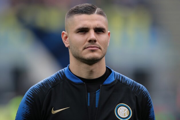 MILAN, ITALY - APRIL 07:  Mauro Emanuel Icardi of FC Internazionale looks on prior to the Serie A match between FC Internazionale and Atalanta BC at Stadio Giuseppe Meazza on April 7, 2019 in Milan, Italy.  (Photo by Emilio Andreoli/Getty Images )