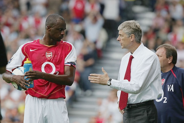 LONDON - SEPTEMBER 11:  Arsene Wenger of Arsenal talks with Patrick Vieira during the Barclays Premiership match between Fulham and Arsenal at Craven Cottage on September 11, 2004 in London.  (Photo by Phil Cole/Getty Images)