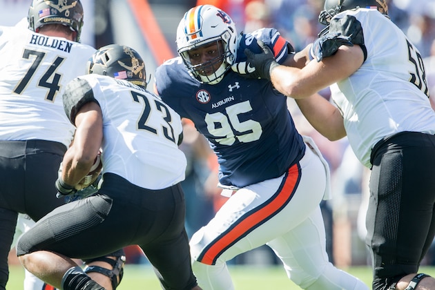 AUBURN, AL - NOVEMBER 5: Defensive lineman Dontavius Russell #95 of the Auburn Tigers looks to tackle running back Khari Blasingame #23 of the Vanderbilt Commodores at Jordan-Hare Stadium on November 5, 2016 in Auburn, Alabama. The Auburn Tigers defeated the Vanderbilt Commodores 23-16. (Photo by Michael Chang/Getty Images)