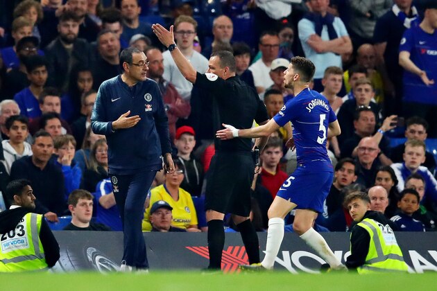 LONDON, ENGLAND - APRIL 22: Chelsea manager Maurizio Sarri is sent off during the Premier League match between Chelsea FC and Burnley FC at Stamford Bridge on April 22, 2019 in London, United Kingdom. (Photo by Chris Brunskill/Fantasista/Getty Images)