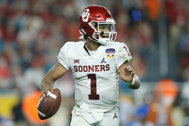 MIAMI, FL - DECEMBER 29:  Kyler Murray #1 of the Oklahoma Sooners looks to pass against the Alabama Crimson Tide during the College Football Playoff Semifinal at the Capital One Orange Bowl at Hard Rock Stadium on December 29, 2018 in Miami, Florida.  (Photo by Michael Reaves/Getty Images)