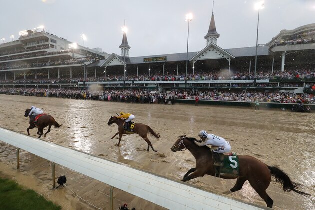 LOUISVILLE, KY - MAY 05:  Justify #7, ridden by jockey Mike Smith leads the field to the finish line to win the 144th running of the Kentucky Derby at Churchill Downs on May 5, 2018 in Louisville, Kentucky.  (Photo by Rob Carr/Getty Images)