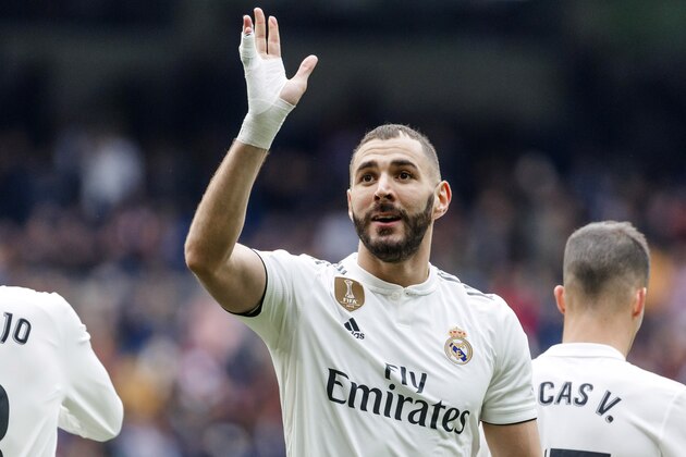 MADRID, SPAIN - APRIL 21: Karim Benzema of Real Madrid celebrates after scoring his team's first goal during the La Liga match between Real Madrid CF and Athletic Club Bilbao at Estadio Santiago Bernabeu on April 21, 2019 in Madrid, Spain. (Photo by TF-Images/Getty Images)