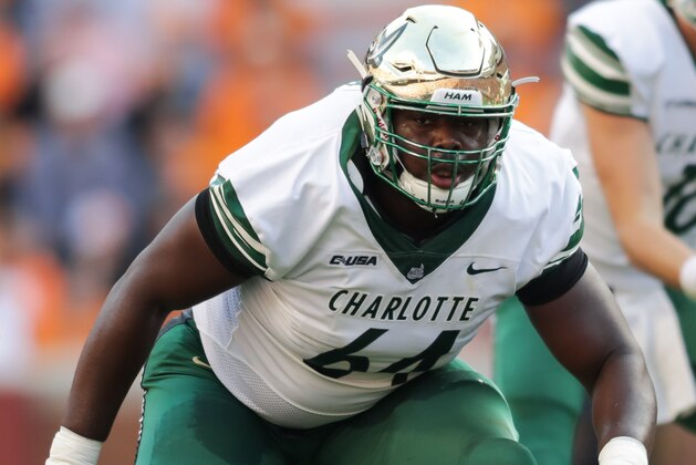 KNOXVILLE, TN - NOVEMBER 3: Nate Davis #64 of the Charlotte 49ers blocks during the game between the Charlotte 49ers and the Tennessee Volunteers at Neyland Stadium on November 3, 2018 in Knoxville, Tennessee. Tennessee won the game 14-3. (Photo by Donald Page/Getty Images)