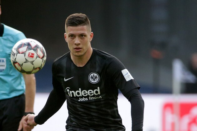 FRANKFURT, GERMANY - APRIL 14: Luka Jovic of Eintracht Frankfurt controls the ball during the Bundesliga match between Eintracht Frankfurt and FC Augsburg at Commerzbank-Arena on April 14, 2019 in Frankfurt, Germany. (Photo by TF-Images/Getty Images)