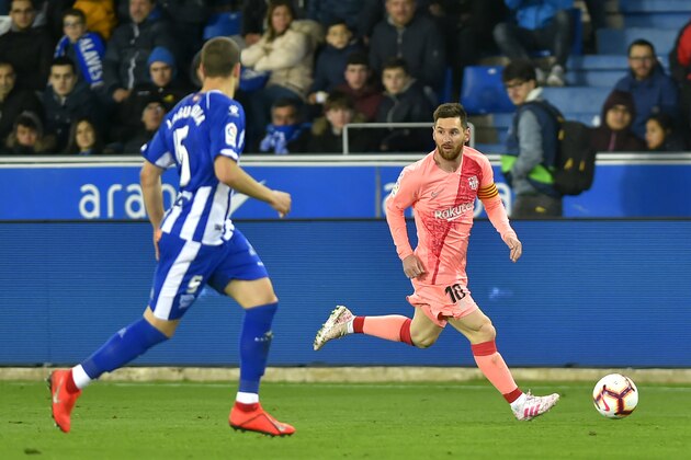 Barcelona's Argentinian forward Lionel Messi (R) runs with the ball during the Spanish league football match between Deportivo Alaves and FC Barcelona at the Mendizorroza stadium in Vitoria on April 23, 2019. (Photo by ANDER GILLENEA / AFP)        (Photo credit should read ANDER GILLENEA/AFP/Getty Images)