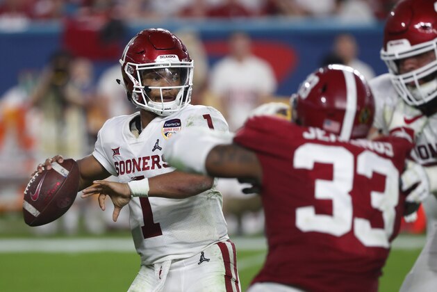 Oklahoma quarterback Kyler Murray (1) looks to pass, during the second half of the Orange Bowl NCAA college football game against Alabama, Saturday, Dec. 29, 2018, in Miami Gardens, Fla. (AP Photo/Wilfredo Lee)