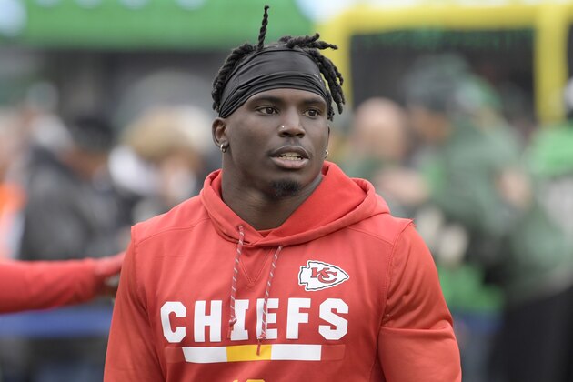 Kansas City Chiefs' Tyreek Hill warms-up before an NFL football game between the Kansas City Chiefs and the New York Jets, Sunday, Dec. 3, 2017, in East Rutherford, N.J. (AP Photo/Bill Kostroun)