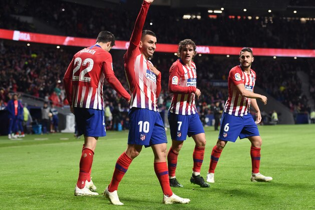 MADRID, SPAIN - APRIL 24:  Angel Correa of Atletico Madrid celebrates with team mates Alvaro Morata, Antoine Griezmann and Koke after scoring their team's third goal during the La Liga match between Club Atletico de Madrid and Valencia CF at Wanda Metropolitano on April 24, 2019 in Madrid, Spain. (Photo by Denis Doyle/Getty Images)