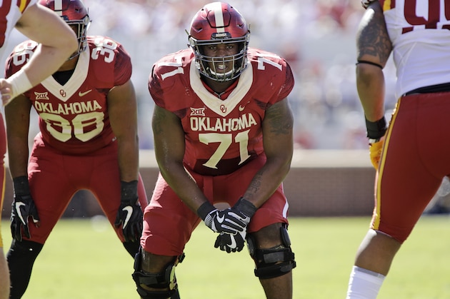 NORMAN, OK - OCTOBER 07: Offensive lineman Bobby Evans #71 of the Oklahoma Sooners lines up before a play against the Iowa State Cyclones at Gaylord Family Oklahoma Memorial Stadium on October 7, 2017 in Norman, Oklahoma. Iowa State defeated Oklahoma 38-31. (Photo by Brett Deering/Getty Images)