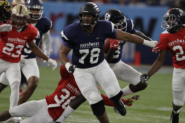 West tackle Trey Pipkins (78), of Sioux Falls during the first half of the East West Shrine football game Saturday, Jan. 19, 2019, in St. Petersburg, Fla. (AP Photo/Chris O'Meara)