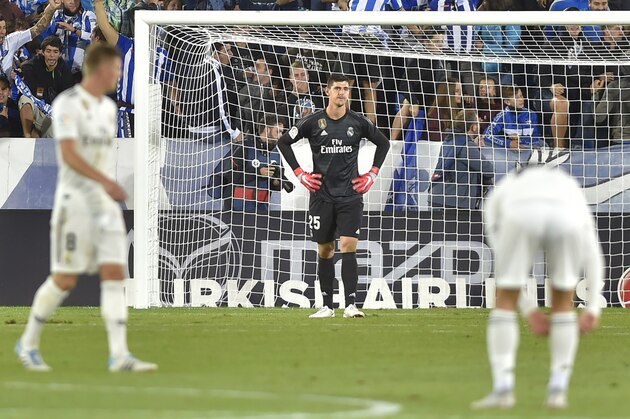 Real Madrid's Belgian goalkeeper Thibaut Courtois reacts to conceding a goal during the Spanish league football match between Deportivo Alaves and Real Madrid CF at the Mendizorroza stadium in Vitoria on October 6, 2018. (Photo by ANDER GILLENEA / AFP)        (Photo credit should read ANDER GILLENEA/AFP/Getty Images)