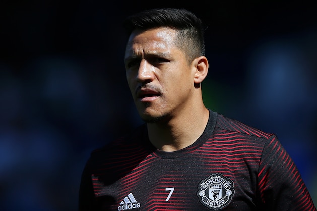 LIVERPOOL, ENGLAND - APRIL 21:  Alexis Sanchez of Manchester United warms up prior to the Premier League match between Everton FC and Manchester United at Goodison Park on April 21, 2019 in Liverpool, United Kingdom. (Photo by Alex Livesey/Getty Images)