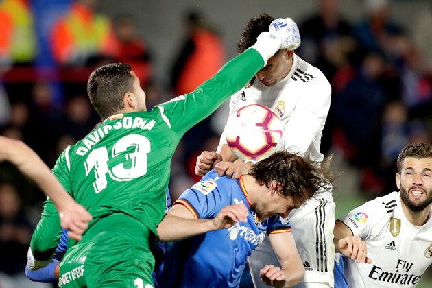 GETAFTE, SPAIN - APRIL 25: (L-R) David Soria of Getafe CF, Casemiro of Real Madrid  during the La Liga Santander  match between Getafe v Real Madrid at the Coliseum Alfonso Perez on April 25, 2019 in Getafte Spain (Photo by David S. Bustamante/Soccrates/Getty Images)