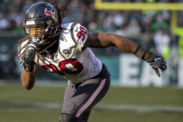 ARCHIVO - Esta foto de archivo del 23 de diciembre de 2018 muestra al linebacker de los Texans de Houston, Jadeveon Clowney, en acción durnte un juego de la NFL contra los Eagles de Filadelfia, en Filadelfia. (AP Foto/Chris Szagola, Archivo)