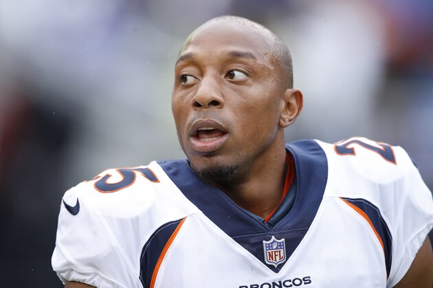 BALTIMORE, MD - SEPTEMBER 23: Chris Harris Jr. #25 of the Denver Broncos looks on during the game against the Baltimore Ravens at M&T Bank Stadium on September 23, 2018 in Baltimore, Maryland. The Ravens won 27-14. (Photo by Joe Robbins/Getty Images)