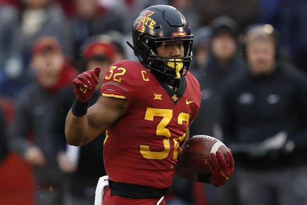 AMES, IA - NOVEMBER 10: Running back David Montgomery #32 of the Iowa State Cyclones rushes for yards in the first half of play at Jack Trice Stadium on November 10, 2018 in Ames, Iowa. The Iowa State Cyclones won 28-14 over the Baylor Bears. (Photo by David K Purdy/Getty Images)