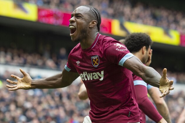 LONDON, ENGLAND - APRIL 27:  Michail Antonio of West Ham United celebrates scoring the winning goal during the Premier League match between Tottenham Hotspur and West Ham United at Tottenham Hotspur Stadium on April 27, 2019 in London, United Kingdom. (Photo by Visionhaus/Getty Images)