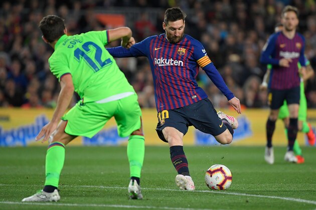 Levante's Spanish defender Coke (L) vies with Barcelona's Argentinian forward Lionel Messi during the Spanish League football match between FC Barcelona and Levante UD at the Camp Nou stadium in Barcelona on April 27, 2019. (Photo by LLUIS GENE / AFP)        (Photo credit should read LLUIS GENE/AFP/Getty Images)
