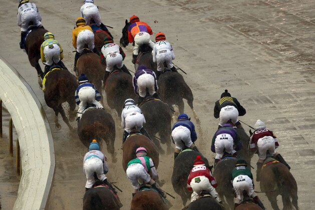 LOUISVILLE, KY - MAY 05:  The field of horses rounds the first turn during the 144th Kentucky Derby at Churchill Downs on May 5, 2018 in Louisville, Kentucky.  (Photo by Jamie Squire/Getty Images)