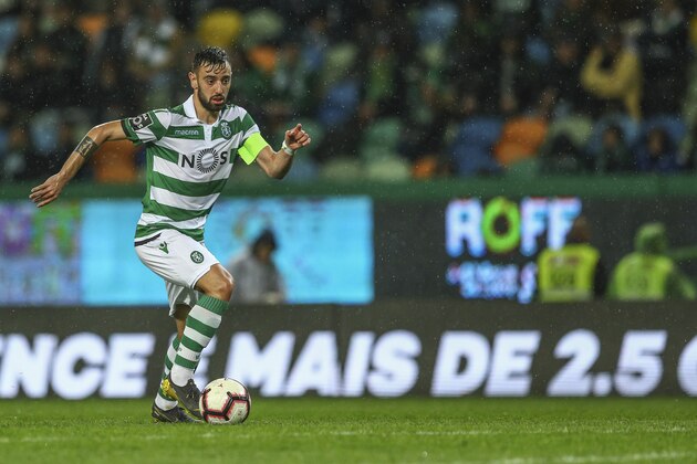 LISBON, PORTUGAL - APRIL 07: Bruno Fernandes of Sporting CP during the Liga NOS match between Sporting CP and Rio Ave FC at Estadio Jose Alvalade on April 7, 2019 in Lisbon, Portugal. (Photo by Carlos Rodrigues/Getty Images)