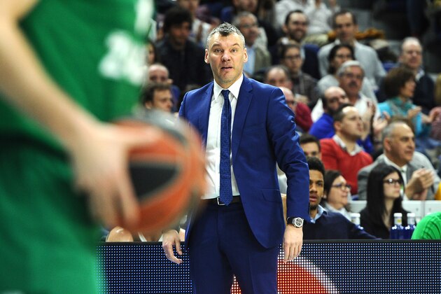 MADRID, SPAIN - MARCH 22: Sarunas Jasikevicius, coach of Zalgiris Kaunas during the 2017/2018 Turkish Airlines Euroleague Regular Season Round 28 game between Real Madrid and Zalgiris Kaunas at Wizink Arena on March 22, 2017 in Madrid, Spain. (Photo by Sonia Canada/Getty Images)