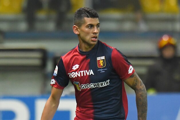 PARMA, ITALY - MARCH 09:  Cristian Romero of Genoa CFC in action during the Serie A match between Parma Calcio and Genoa CFC at Stadio Ennio Tardini on March 10, 2019 in Parma, Italy.  (Photo by Alessandro Sabattini/Getty Images)
