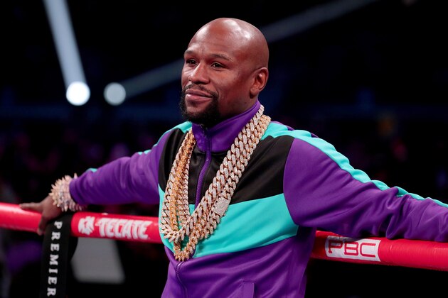 ARLINGTON, TEXAS - MARCH 16: Floyd Mayweather Jr. stands in the ring before Errol Spence Jr takes on Mikey Garcia in an IBF World Welterweight Championship bout at AT&T Stadium on March 16, 2019 in Arlington, Texas. (Photo by Tom Pennington/Getty Images)