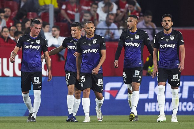 SEVILLE, SPAIN - MAY 03: Martin Braithwaite of CD Leganes celebrates scoring his team's second goal with team mates during the La Liga match between Sevilla FC and CD Leganes at Estadio Ramon Sanchez Pizjuan on May 03, 2019 in Seville, Spain. (Photo by Quality Sport Images/Getty Images)