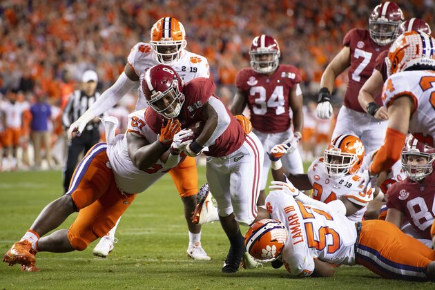 SANTA CLARA, CA - JANUARY 07: Josh Jacobs #8 of the Alabama Crimson Tide rushes against the Clemson Tigers during the College Football Playoff National Championship held at Levi's Stadium on January 7, 2019 in Santa Clara, California. The Clemson Tigers defeated the Alabama Crimson Tide 44-16. (Photo by Jamie Schwaberow/Getty Images)