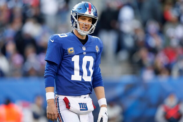 EAST RUTHERFORD, NJ - DECEMBER 30:  (NEW YORK DAILIES OUT)   Eli Manning #10 of the New York Giants in action against the Dallas Cowboys on December 30, 2018 at MetLife Stadium in East Rutherford, New Jersey. The Cowboys defeated the Giants 36-35.  (Photo by Jim McIsaac/Getty Images)