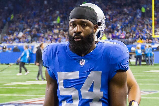 DETROIT, MI - NOVEMBER 23: Steve Longa #54 of the Detroit Lions walks off the field at the end of the second quarter during an NFL game against the Minnesota Vikings at Ford Field on November 23, 2016 in Detroit, Michigan. The Vikings defeated the Lions 26-19. (Photo by Dave Reginek/Getty Images)