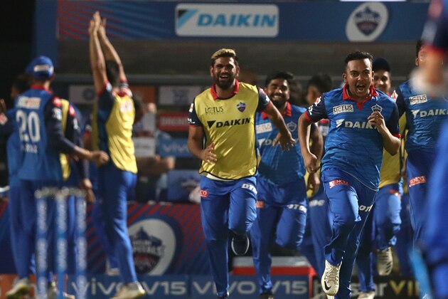 VISAKHAPATNAM, INDIA - MAY 08: Delhi Capitals celebrate after they defeated the Sunrisers Hyderabad during the Indian Premier League IPL Eliminator Final match between the Delhi Capitals and the Sunrisers Hyderabad at ACA-VDCA Stadium on May 08, 2019 in Visakhapatnam, India. (Photo by Robert Cianflone/Getty Images)