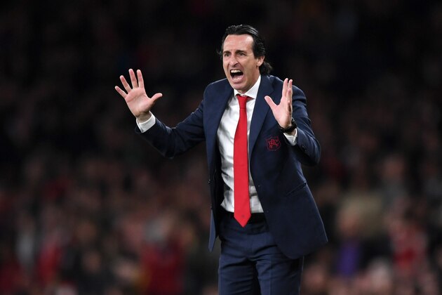 LONDON, ENGLAND - MAY 02:  Unai Emery, Manager of Arsenal gives instructions during the UEFA Europa League Semi Final First Leg match between Arsenal and Valencia at Emirates Stadium on May 02, 2019 in London, England. (Photo by Shaun Botterill/Getty Images)