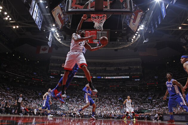 TORONTO, CANADA - MAY 7: Kawhi Leonard #2 of the Toronto Raptors shoots the ball against the Philadelphia 76ers during Game Five of the Eastern Conference SemiFinals of the 2019 NBA Playoffs on May 7, 2019 at the Scotiabank Arena in Toronto, Ontario, Canada.  NOTE TO USER: User expressly acknowledges and agrees that, by downloading and or using this Photograph, user is consenting to the terms and conditions of the Getty Images License Agreement.  Mandatory Copyright Notice: Copyright 2019 NBAE (Photo by Mark Blinch/NBAE via Getty Images)