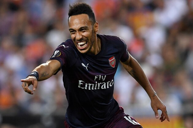 VALENCIA, SPAIN - MAY 09:  Pierre-Emerick Aubameyang of Arsenal celebrates after scoring his team's first goal during the UEFA Europa League Semi Final Second Leg match between Valencia and Arsenal at Estadio Mestalla on May 09, 2019 in Valencia, Spain. (Photo by Alex Caparros/Getty Images)