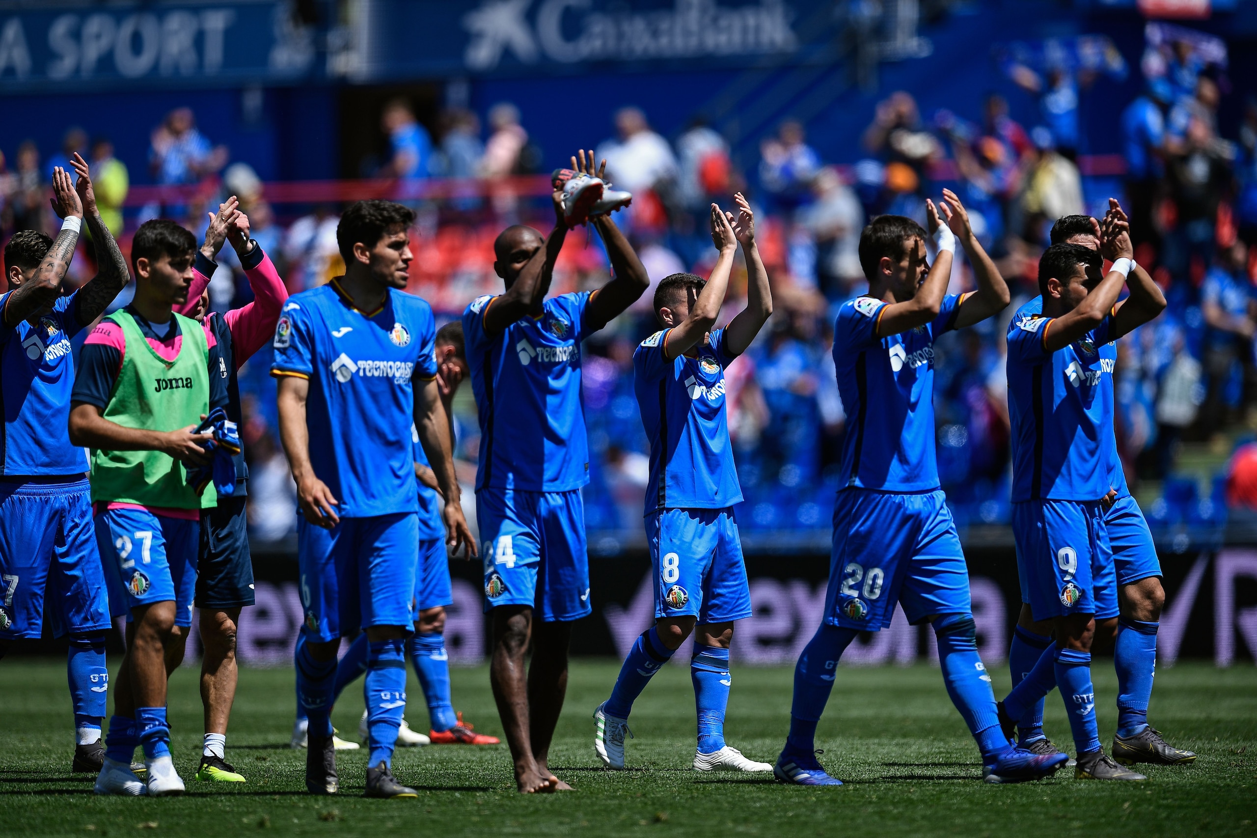Getafe players celebrate they victory during the Spanish league football match between Getafe CF and Girona FC at the Col. Alfonso Perez stadium in Getafe on May 5, 2019. (Photo by OSCAR DEL POZO / AFP)        (Photo credit should read OSCAR DEL POZO/AFP/Getty Images)