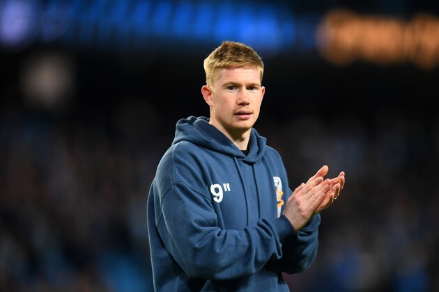 MANCHESTER, ENGLAND - MAY 06: Kevin De Bruyne of Manchester City acknowledges the fans after the Premier League match between Manchester City and Leicester City at Etihad Stadium on May 06, 2019 in Manchester, United Kingdom. (Photo by Michael Regan/Getty Images)