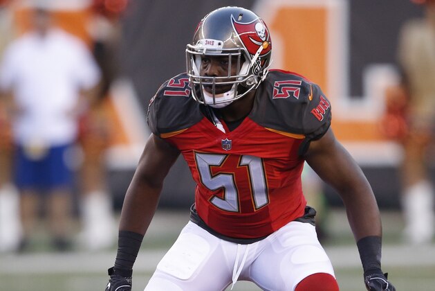 Tampa Bay Buccaneers inside linebacker Kendell Beckwith reads a play in the first half of a preseason NFL football game against the Cincinnati Bengals, Friday, Aug. 11, 2017, in Cincinnati. (AP Photo/Gary Landers)