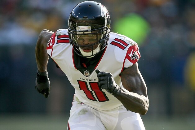 GREEN BAY, WISCONSIN - DECEMBER 09:  Julio Jones #11 of the Atlanta Falcons runs a route in the first quarter against the Green Bay Packers at Lambeau Field on December 09, 2018 in Green Bay, Wisconsin. (Photo by Dylan Buell/Getty Images)