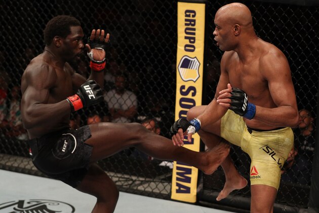 RIO DE JANEIRO, BRAZIL - MAY 11:  (L-R) Jared Cannonier kicks Anderson Silva of Brazil in their  middleweight bout during the UFC 237 event at Jeunesse Arena on May 11, 2019 in Rio De Janeiro, Brazil. (Photo by Buda Mendes/Zuffa LLC/Zuffa LLC via Getty Images)