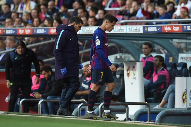 BARCELONA, SPAIN - MAY 12: Philippe Coutinho of FC Barcelona leaves injured the pitch during the La Liga match between FC Barcelona and Getafe CF at Camp Nou on May 12, 2019 in Barcelona, Spain. (Photo by Alex Caparros/Getty Images)