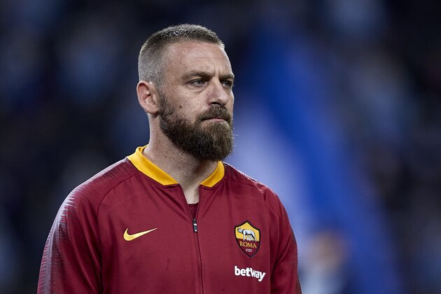 PORTO, PORTUGAL - MARCH 06: Daniele De Rossi of AS Roma looks on prior to the UEFA Champions League Round of 16 Second Leg match between FC Porto and AS Roma at Estadio do Dragao on March 06, 2019 in Porto, Portugal. (Photo by Quality Sport Images/Getty Images)