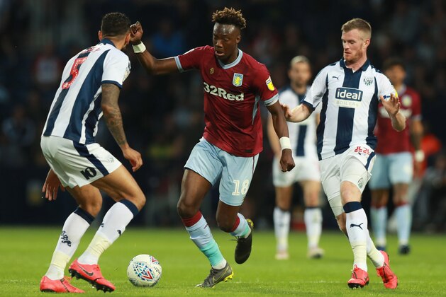 WEST BROMWICH, ENGLAND - MAY 14:  Tammy Abraham of Aston Villa goes between Kyle Bartley and Chris Brunt of West Bromwich Albion during the Sky Bet Championship Play-off semi final second leg match between West Bromwich Albion and Aston Villa at The Hawthorns on May 14, 2019 in West Bromwich, England. (Photo by David Rogers/Getty Images )