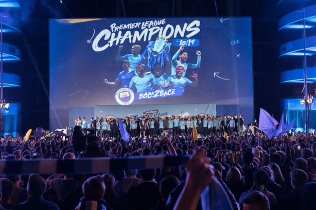 Manchester City's players and coaching staff present the Premier League trophy to supporters outside the Etihad Stadium in Manchester, northern England on May 12, 2019. - Manchester City held off a titanic challenge from Liverpool to become the first side in a decade to retain the Premier League on Sunday by coming from behind to beat Brighton 4-1 on Sunday. (Photo by OLI SCARFF / AFP)        (Photo credit should read OLI SCARFF/AFP/Getty Images)