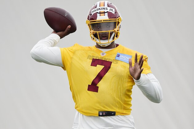 ASHBURN, VA - MAY 11: Dwayne Haskins Jr. #7 of the Washington Redskins throws a pass during Washington Redskins rookie camp on May 11, 2019 in Ashburn, Virginia. (Photo by Patrick McDermott/Getty Images)