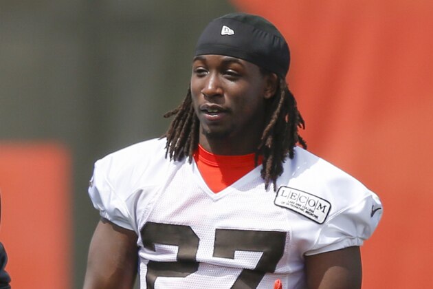 Cleveland Browns' Kareem Hunt (27) talks with head coach Freddie Kitchens during an NFL football organized team activity session at the team's training facility Wednesday, May 15, 2019, in Berea, Ohio. (AP Photo/Ron Schwane)