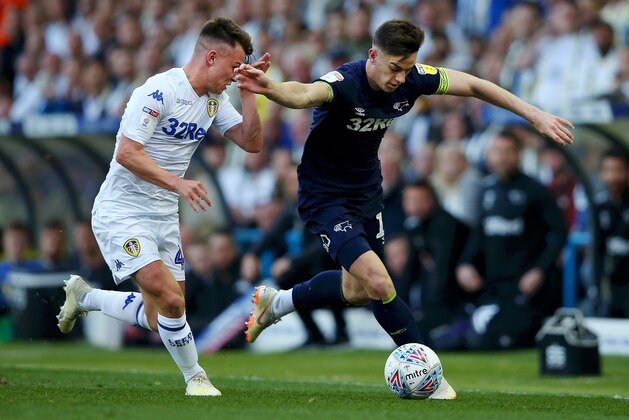 LEEDS, ENGLAND - MAY 15: Tom Lawrence of Derby County (R) is challenged by Jamie Shackleton of Leeds United during the Sky Bet Championship Play-off semi final second leg match between Leeds United and Derby County at Elland Road on May 15, 2019 in Leeds, England. (Photo by Alex Livesey/Getty Images)