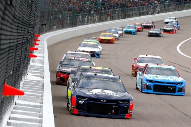 KANSAS CITY, KS - MAY 11:  Alex Bowman, driver of the #88 Axalta Chevrolet, leads a pack of cars during the Monster Energy NASCAR Cup Series Digital Ally 400 at Kansas Speedway on May 11, 2019 in Kansas City, Kansas.  (Photo by Jonathan Ferrey/Getty Images)